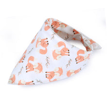 Cargar imagen en el visor de la galería, Cotton triangle towel baby child cartoon saliva towel
